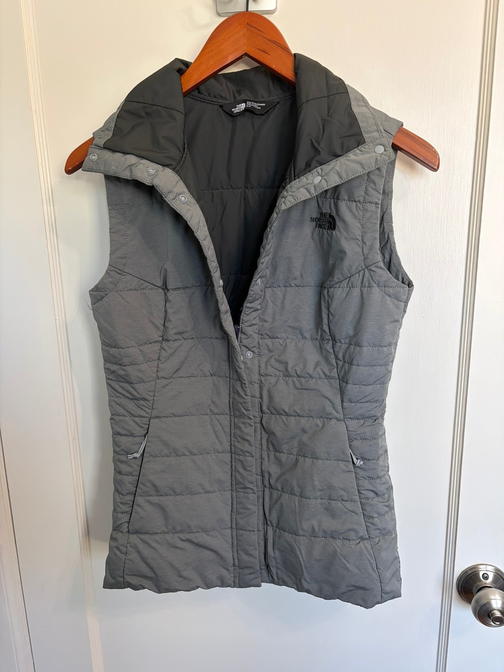 The North Face Harway Insulated Vest Women's S Gray Snap Front Quilted Vest